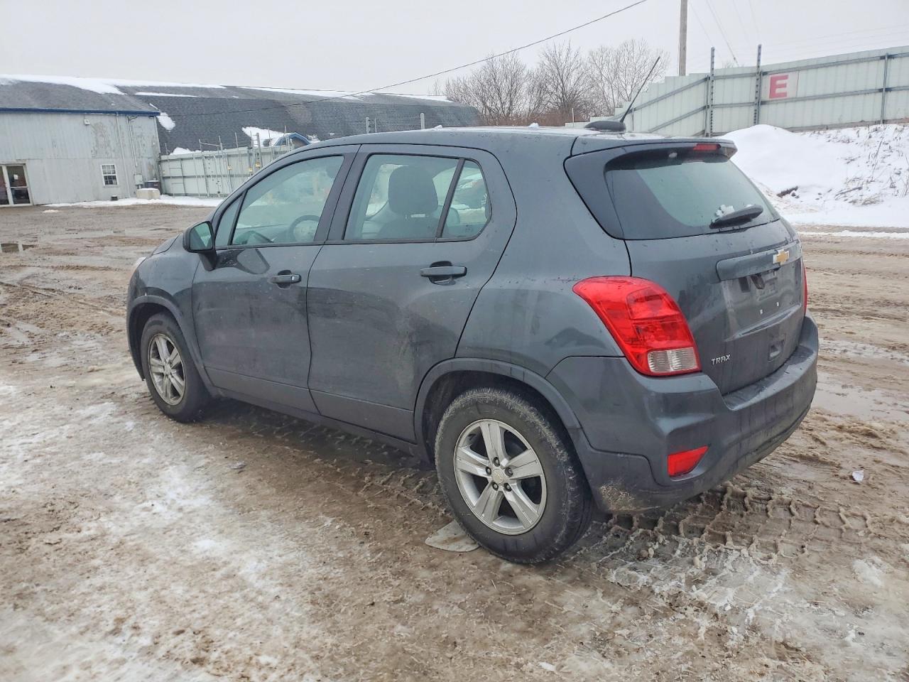 2019 CHEVROLET TRAX LS photo 2