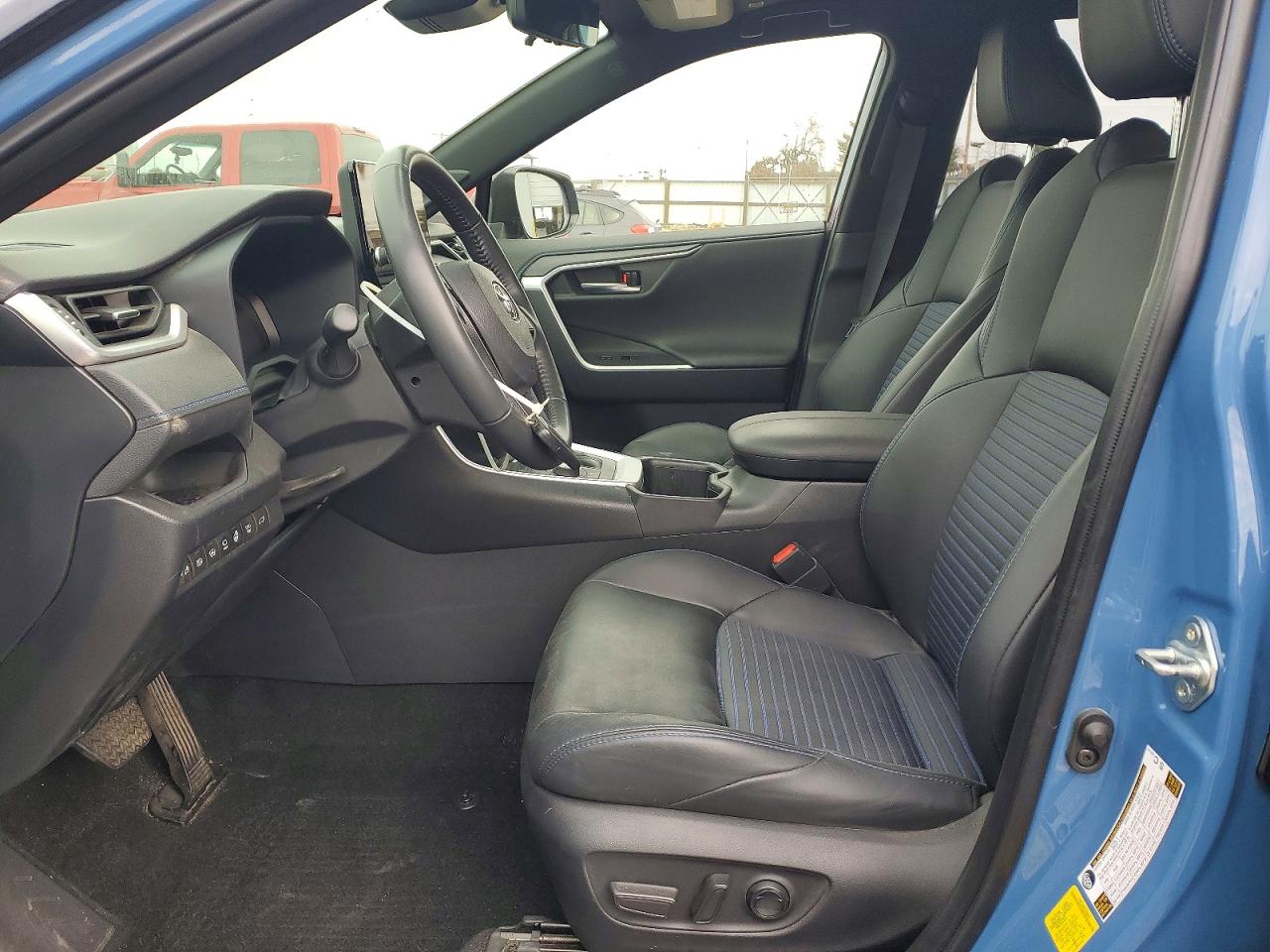 2025 TOYOTA RAV4 XSE photo 7