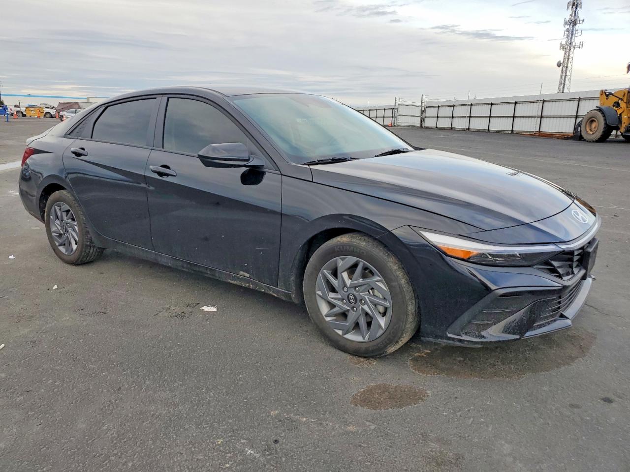 2025 HYUNDAI ELANTRA BLUE photo 4