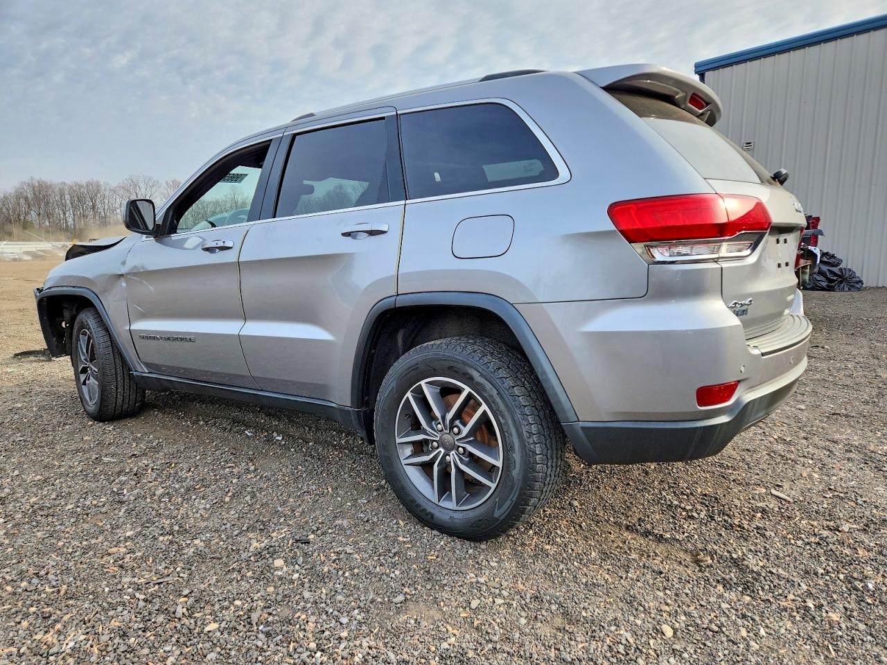 2019 JEEP GRAND CHEROKEE LAREDO photo 2