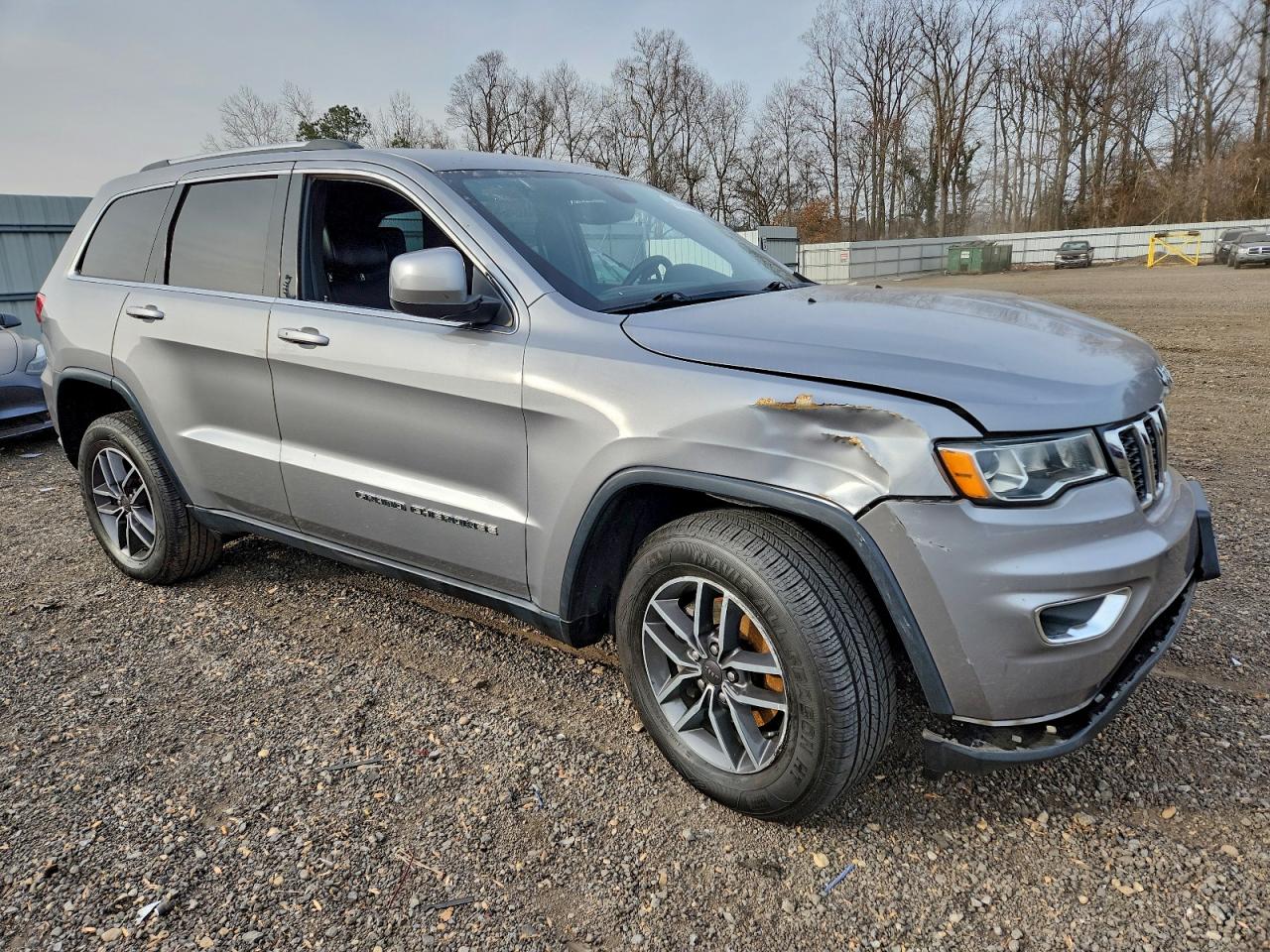2019 JEEP GRAND CHEROKEE LAREDO photo 4