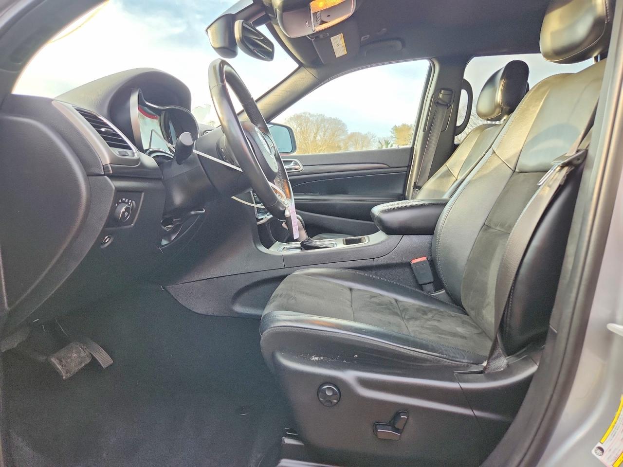 2019 JEEP GRAND CHEROKEE LAREDO photo 7