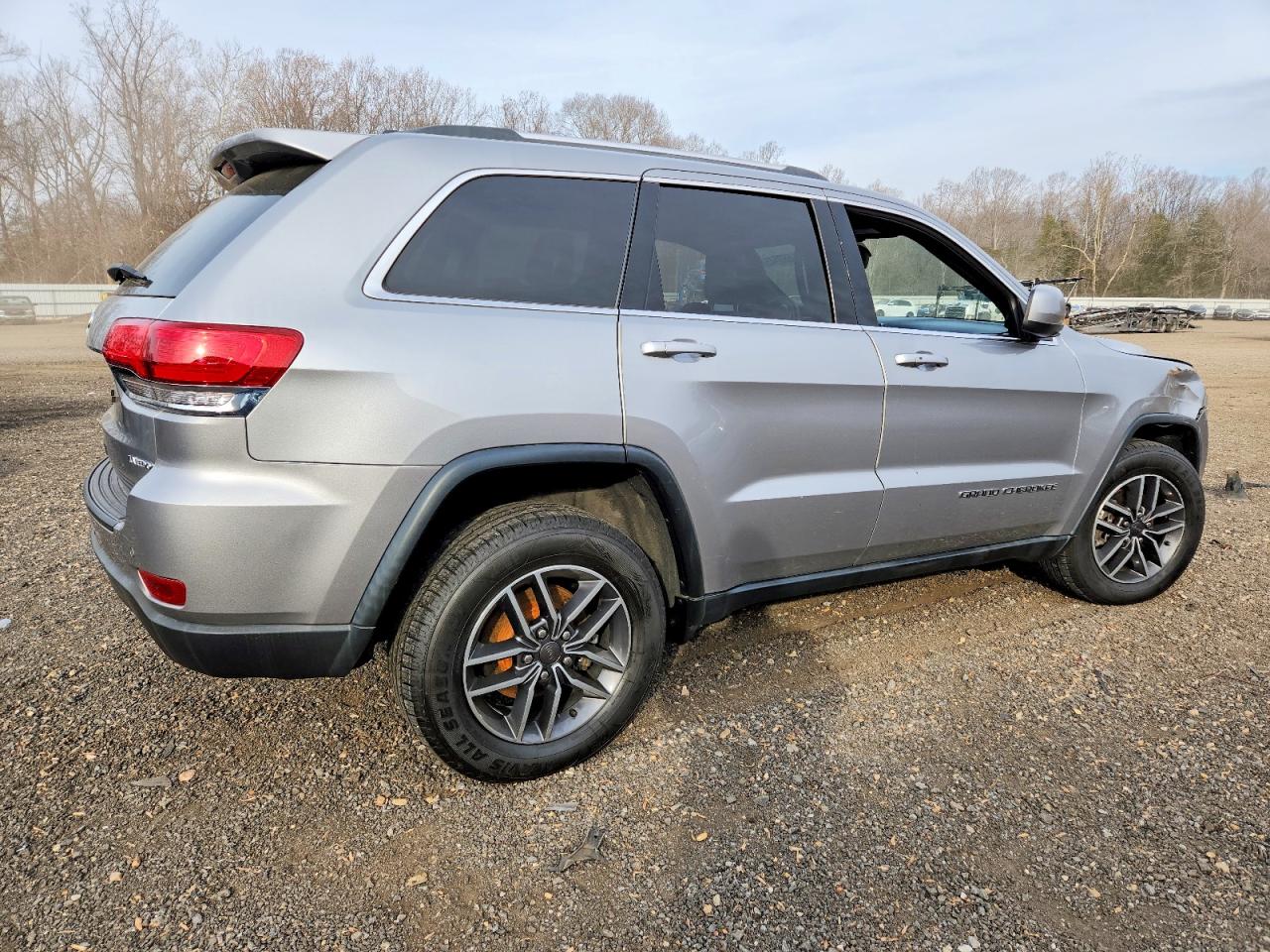 2019 JEEP GRAND CHEROKEE LAREDO photo 3