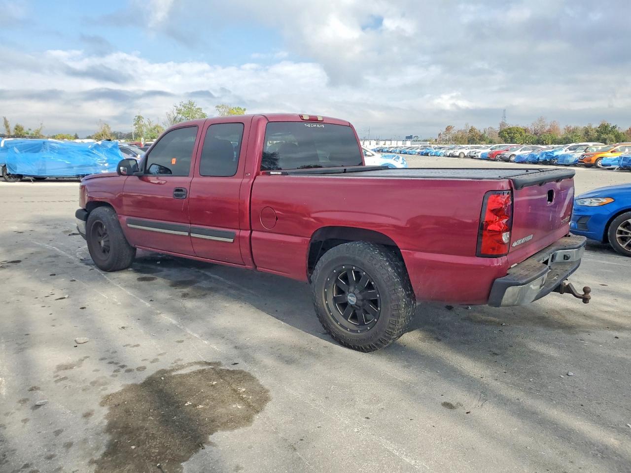2004 CHEVROLET SILVERADO C1500 photo 2