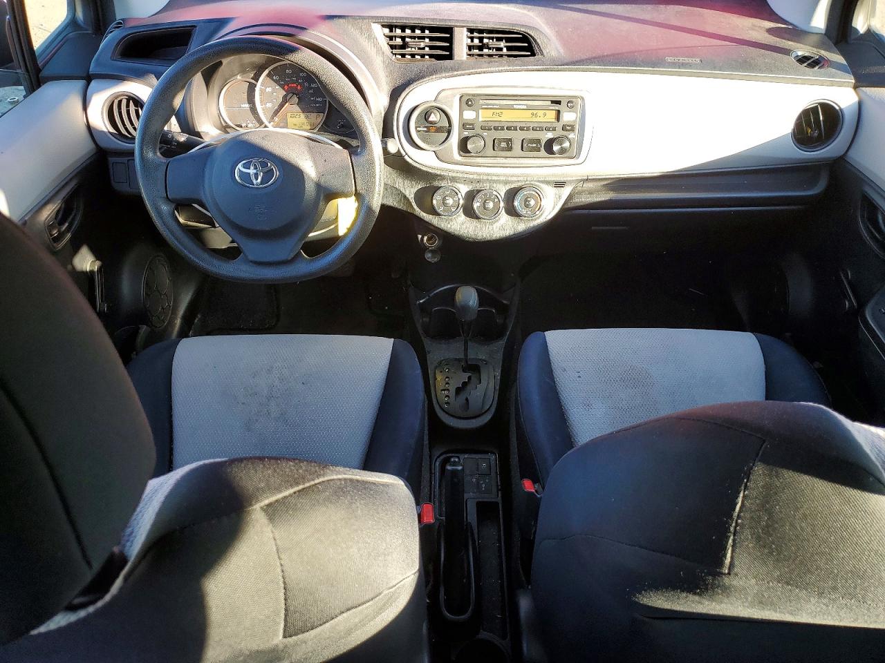 2012 TOYOTA YARIS photo 8