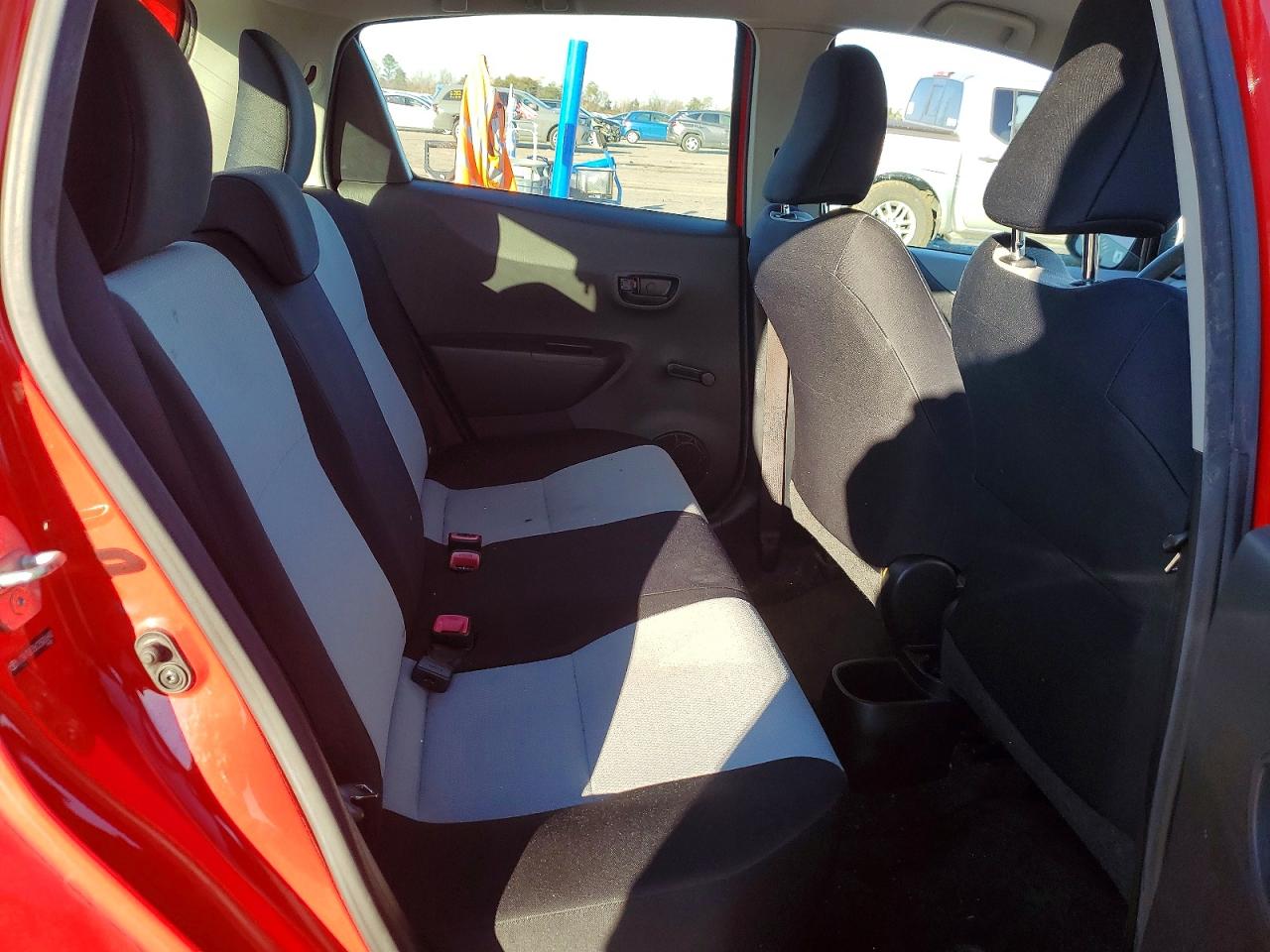 2012 TOYOTA YARIS photo 10