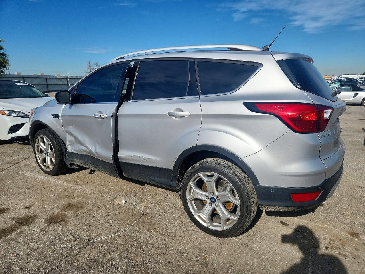 2019 FORD ESCAPE TITANIUM photo 2