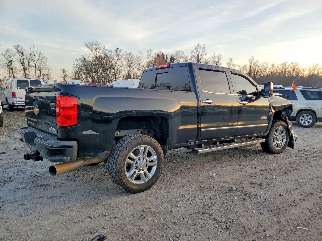 2018 CHEVROLET SILVERADO K2500 HIGH COUNTRY photo 3