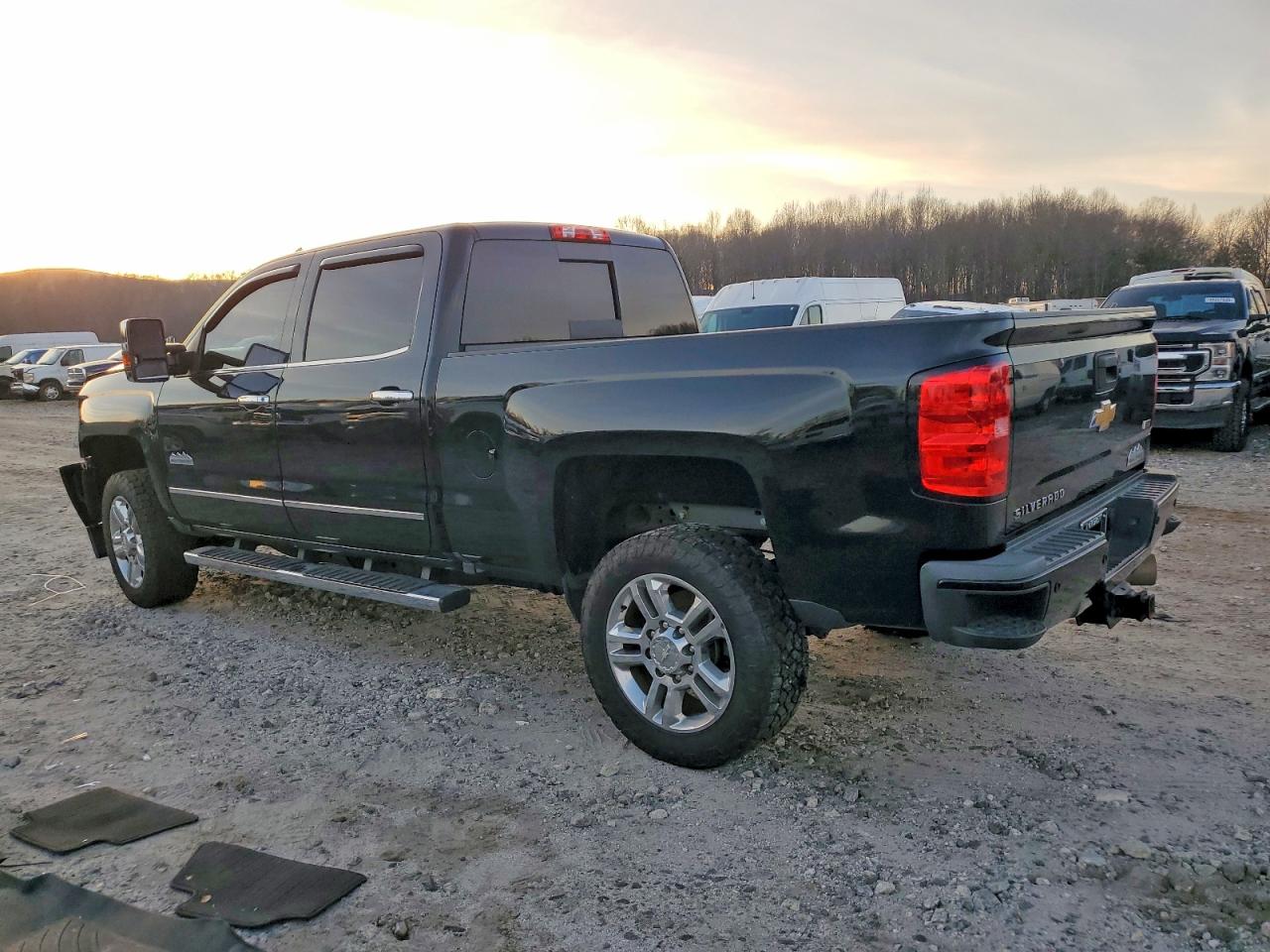 2018 CHEVROLET SILVERADO K2500 HIGH COUNTRY photo 2