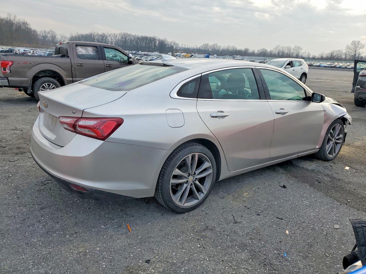 2022 CHEVROLET MALIBU LT photo 3