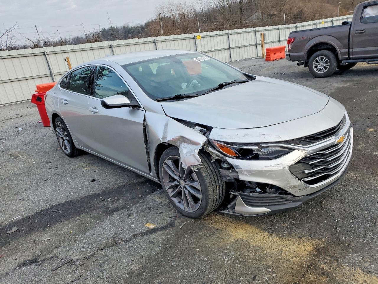 2022 CHEVROLET MALIBU LT photo 4