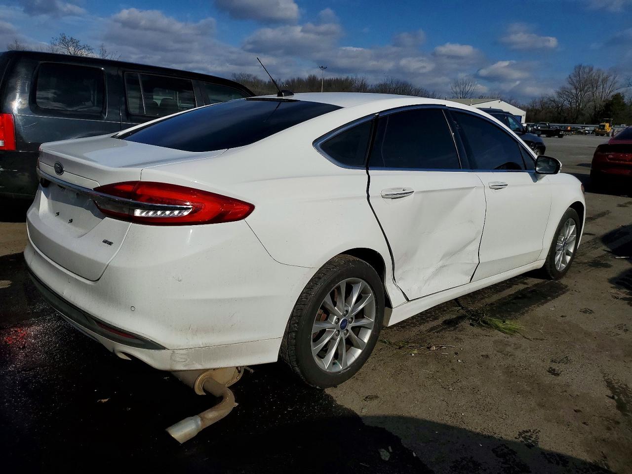 2017 FORD FUSION SE photo 3