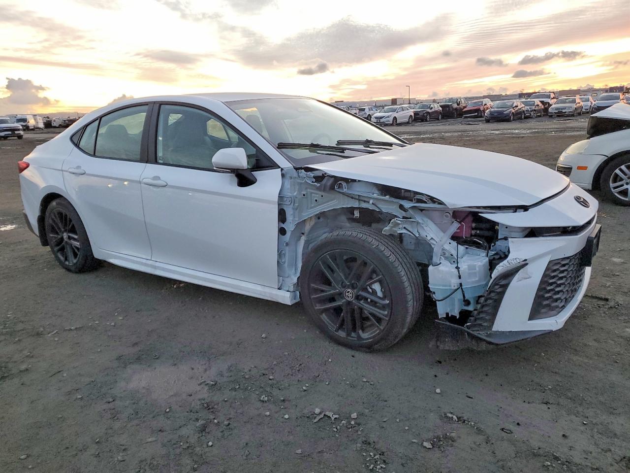 2025 TOYOTA CAMRY SE photo 4