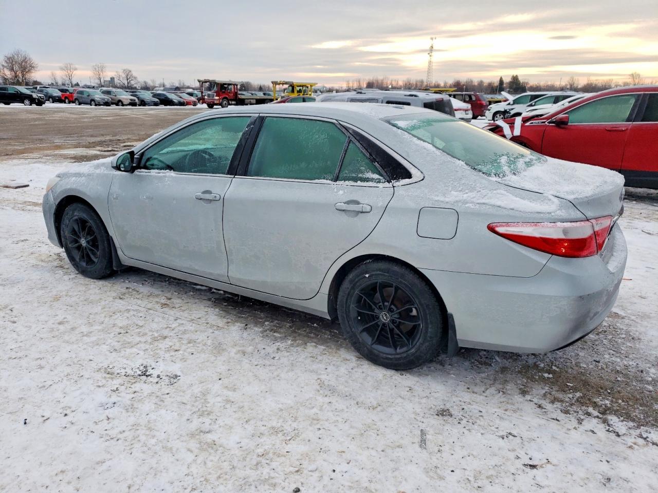 2016 TOYOTA CAMRY LE photo 2