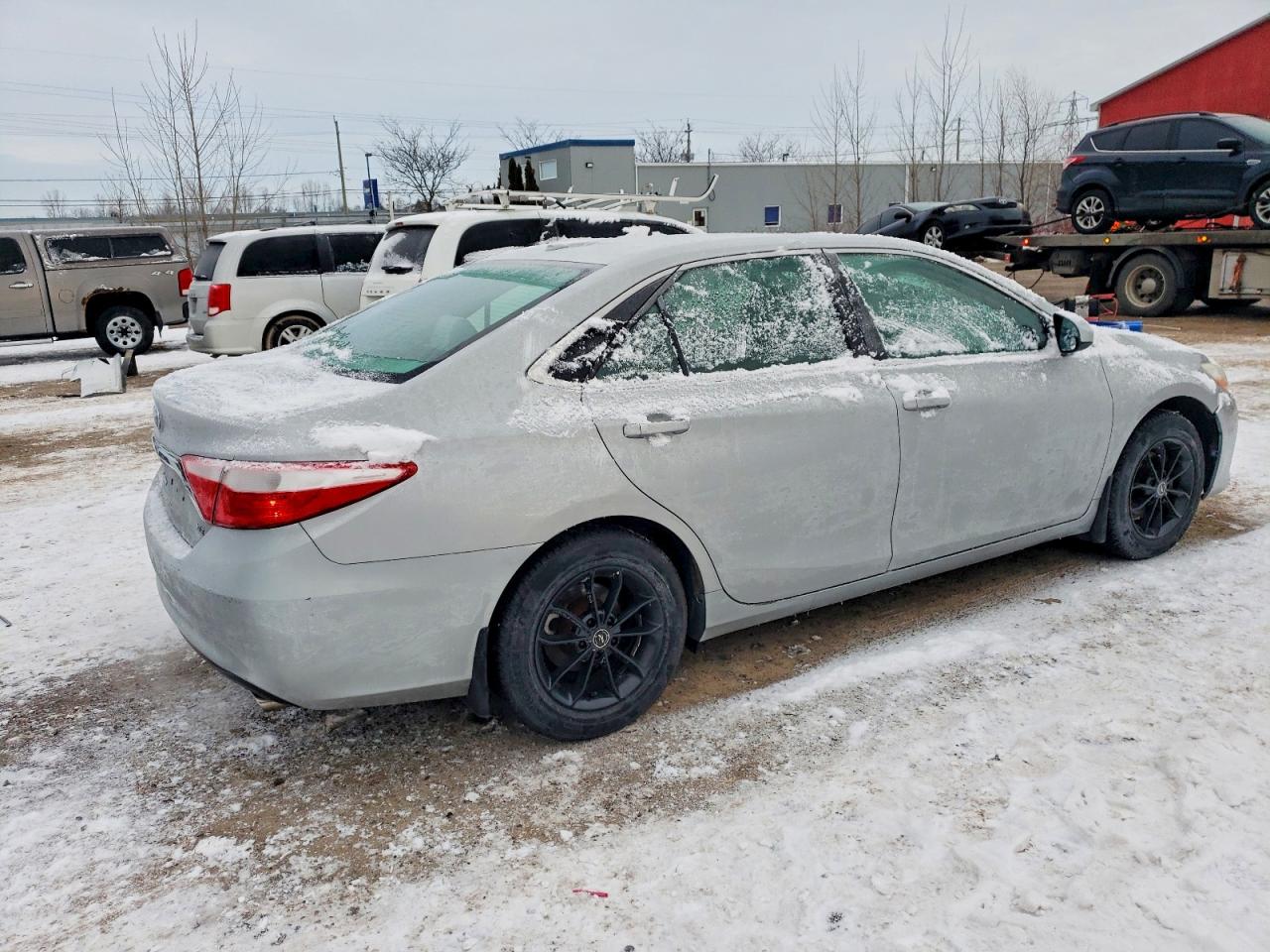 2016 TOYOTA CAMRY LE photo 3