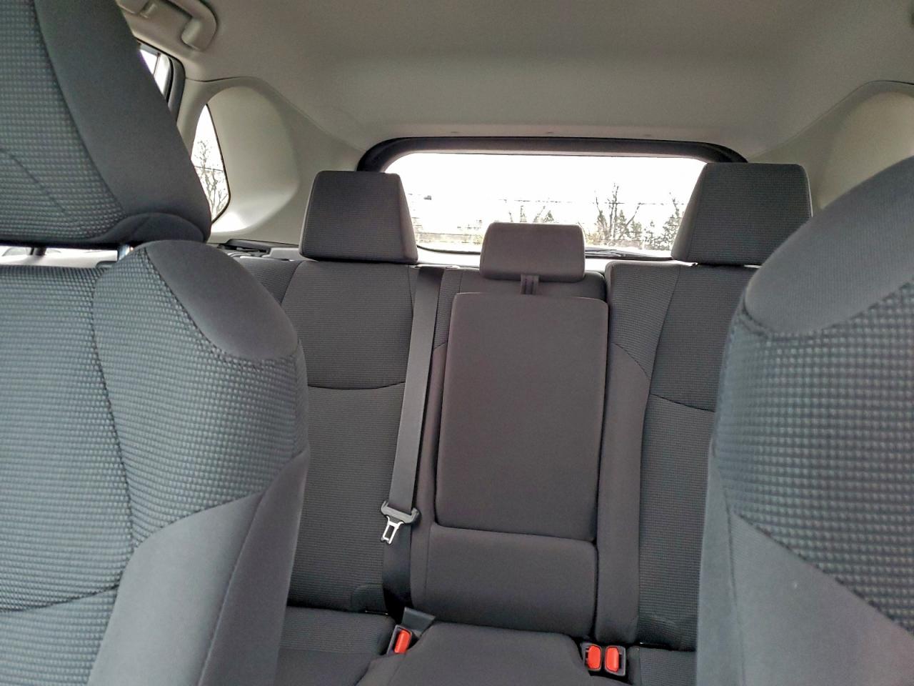 2021 TOYOTA RAV4 LE photo 10