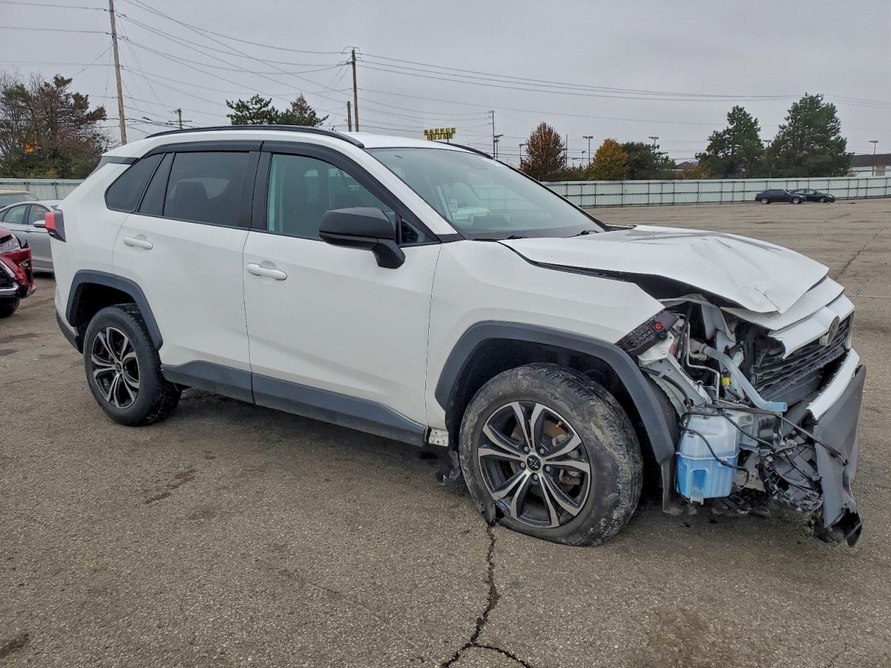 2021 TOYOTA RAV4 LE photo 4
