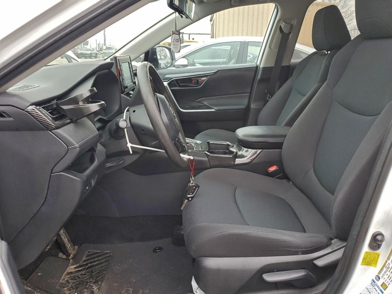 2021 TOYOTA RAV4 LE photo 7