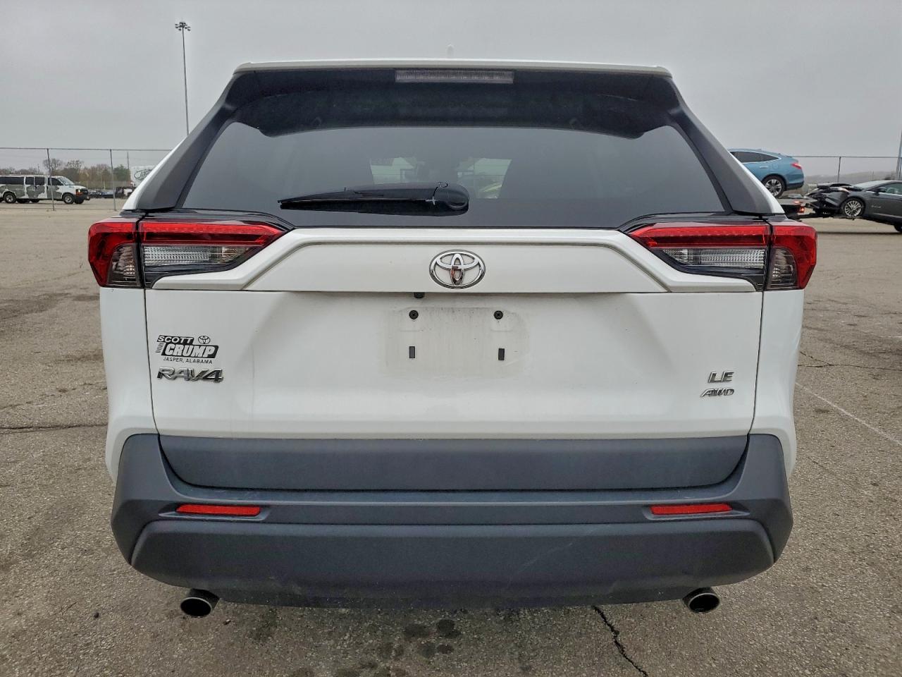 2021 TOYOTA RAV4 LE photo 6