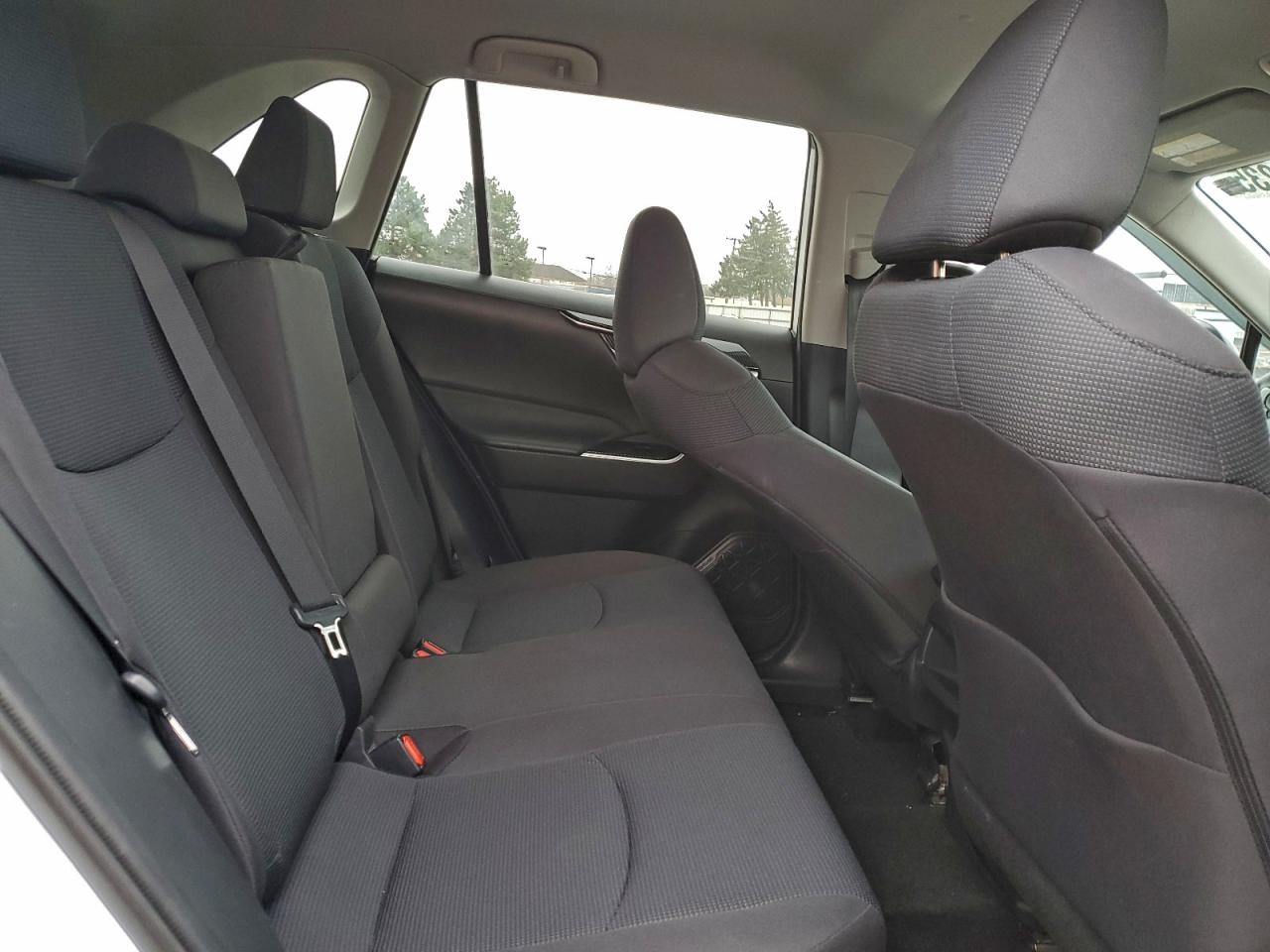2021 TOYOTA RAV4 LE photo 11