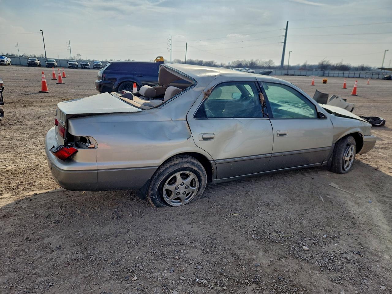 1999 TOYOTA CAMRY LE photo 3