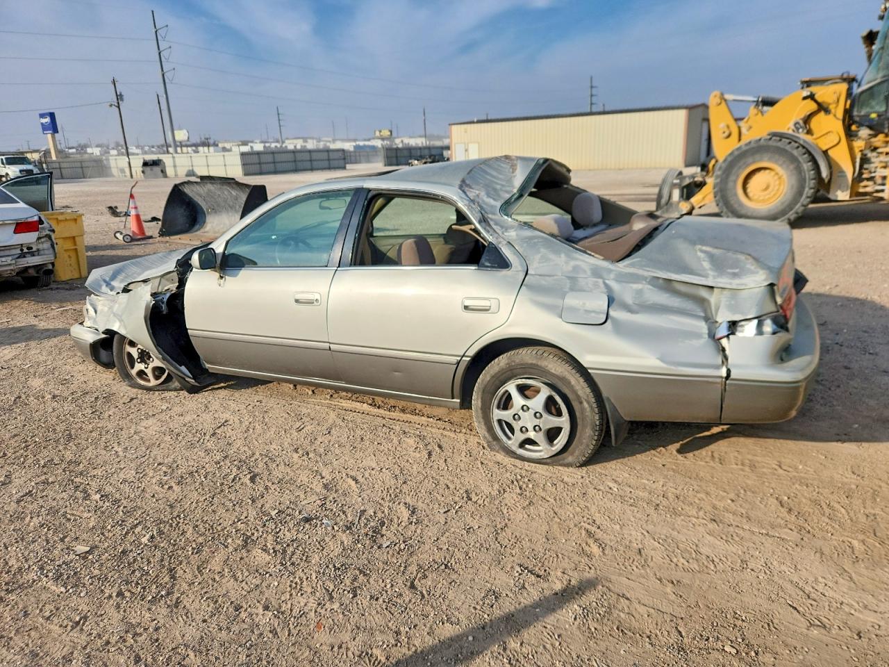 1999 TOYOTA CAMRY LE photo 2