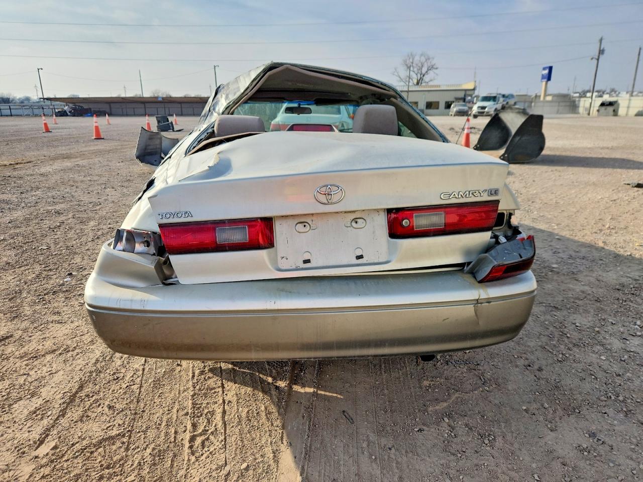 1999 TOYOTA CAMRY LE photo 6