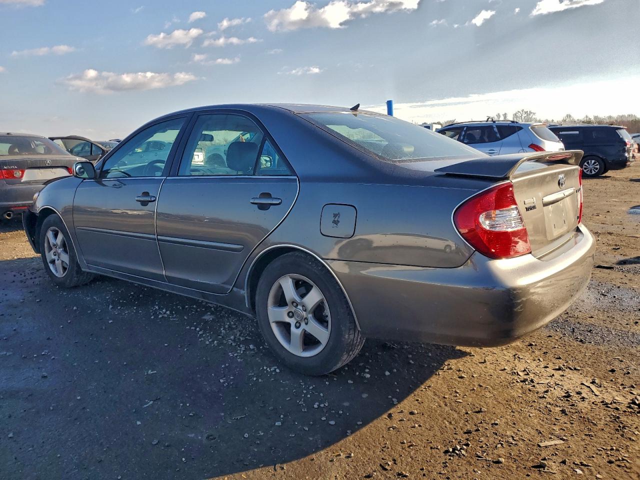 2004 TOYOTA CAMRY SE photo 2
