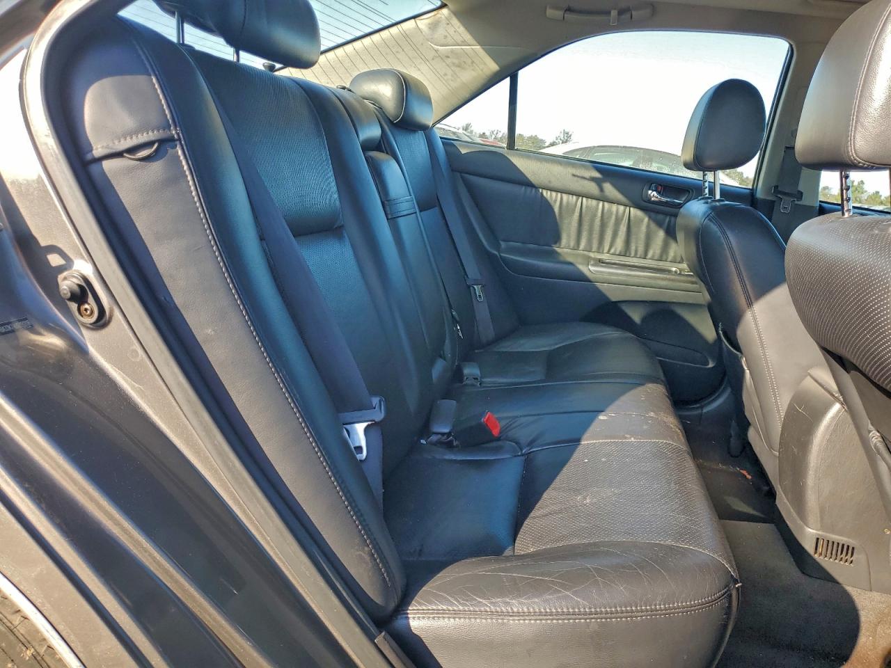 2004 TOYOTA CAMRY SE photo 10