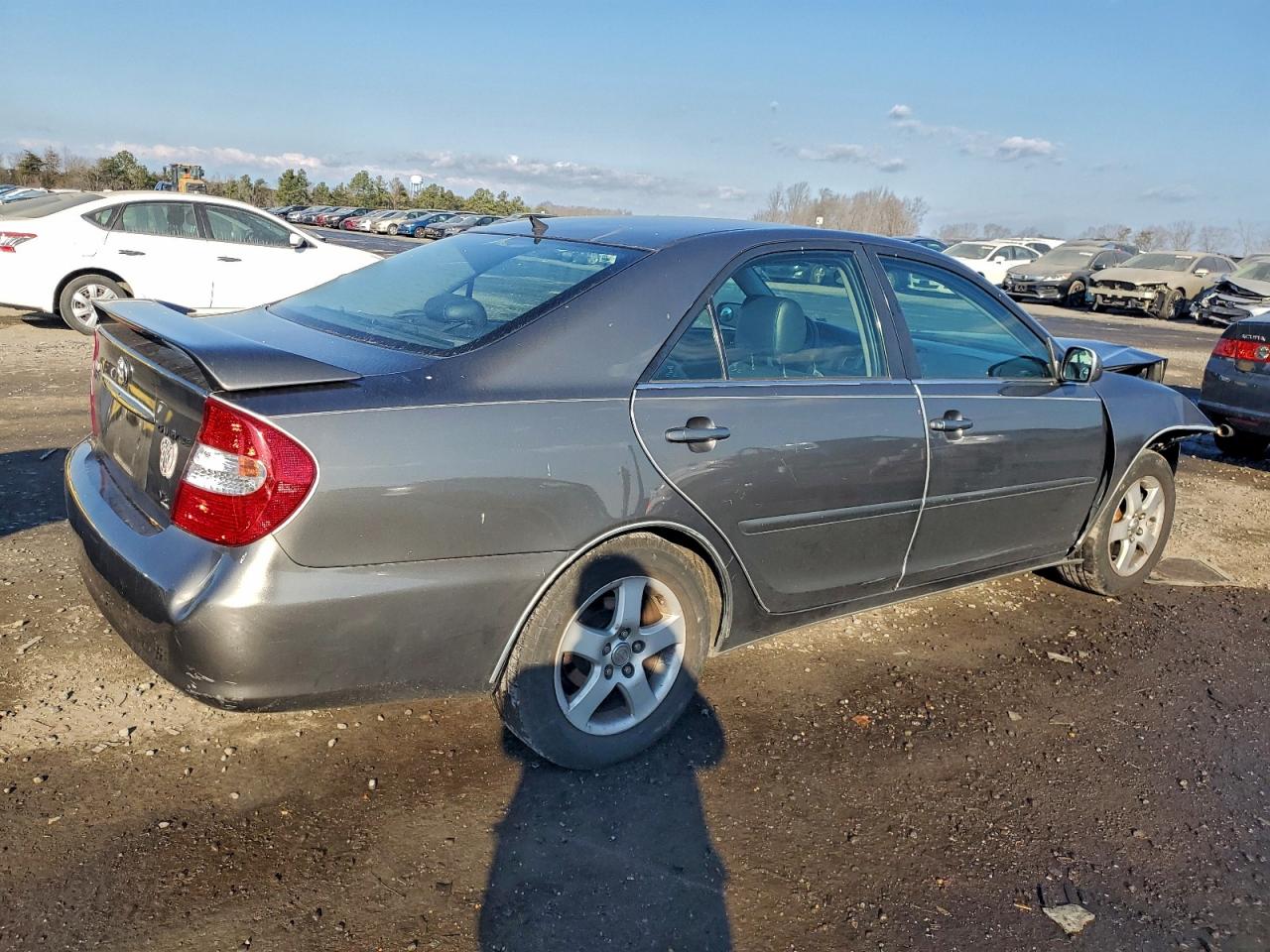 2004 TOYOTA CAMRY SE photo 3