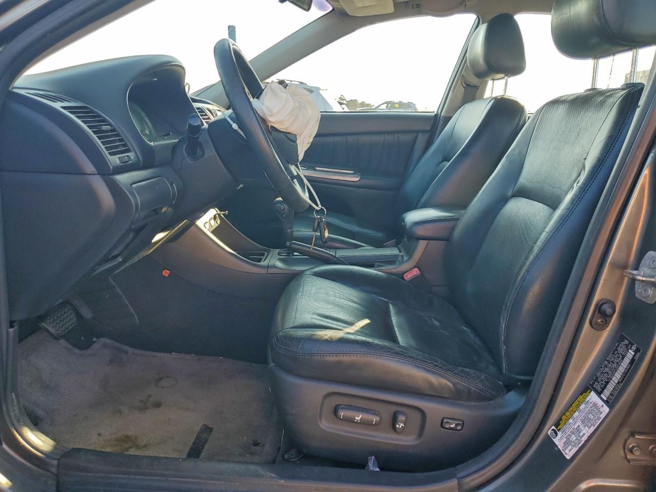 2004 TOYOTA CAMRY SE photo 7