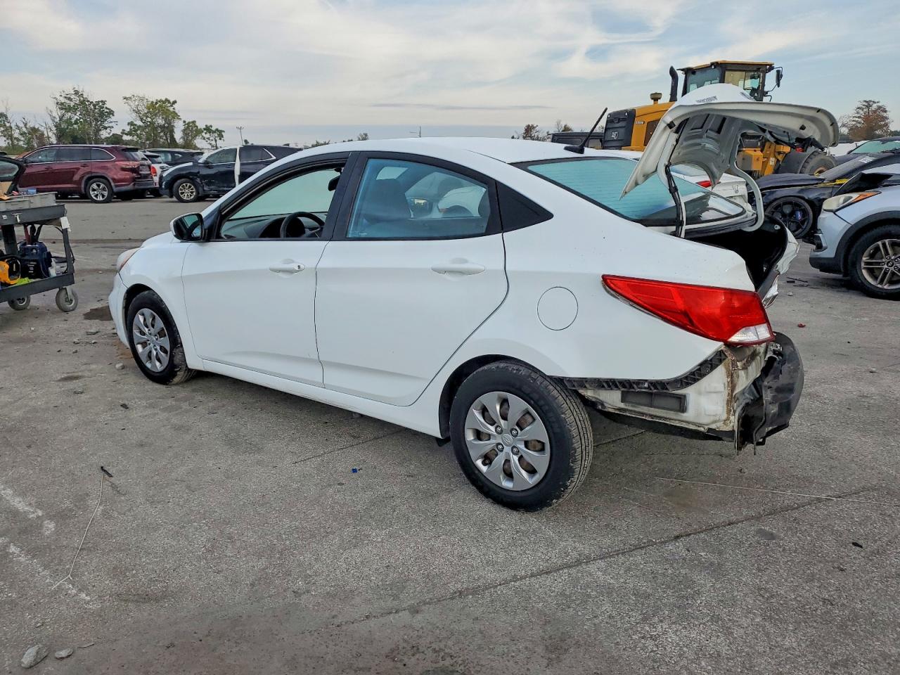 2016 HYUNDAI ACCENT SE photo 4