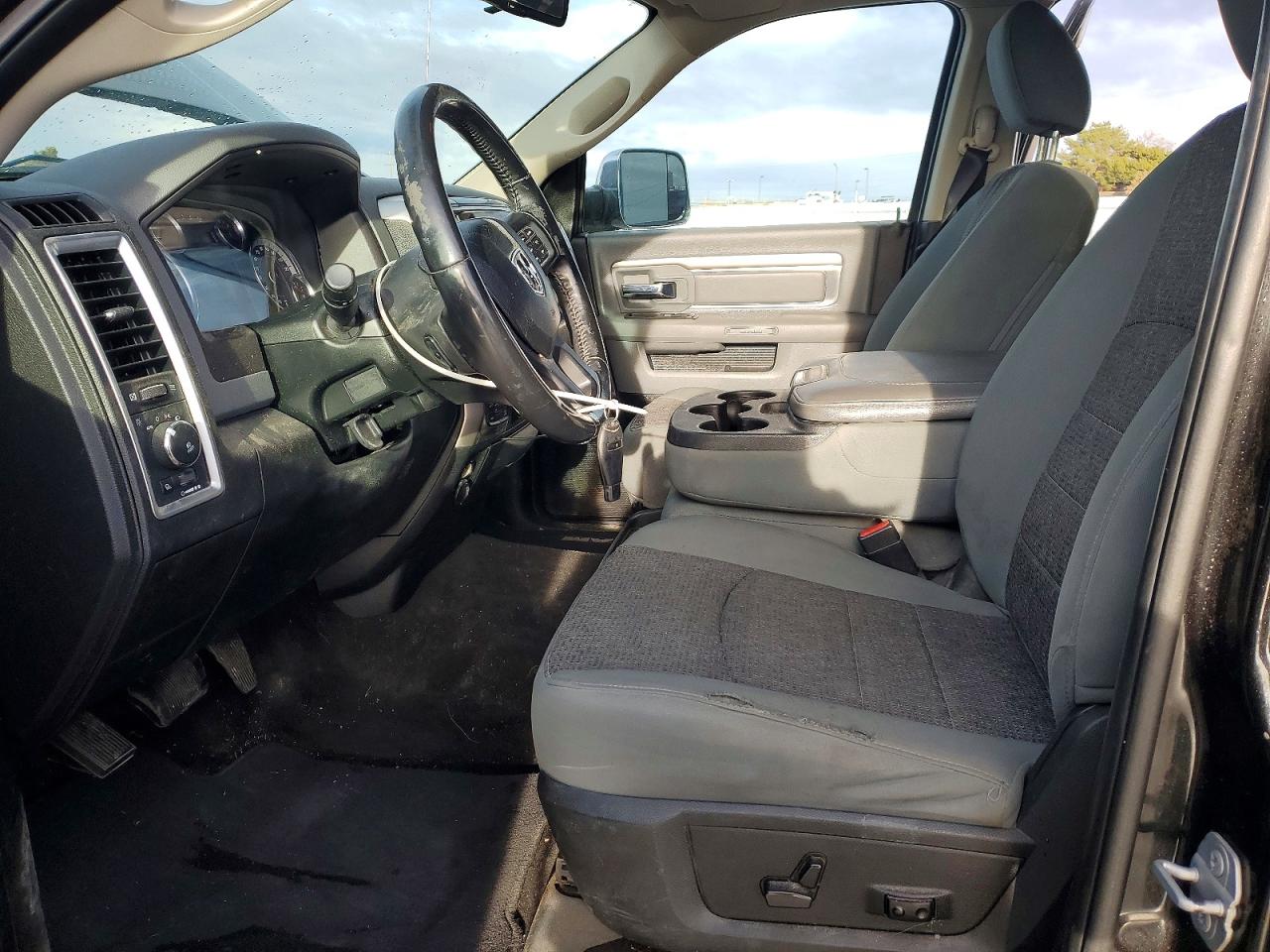 2018 RAM 1500 SLT photo 7