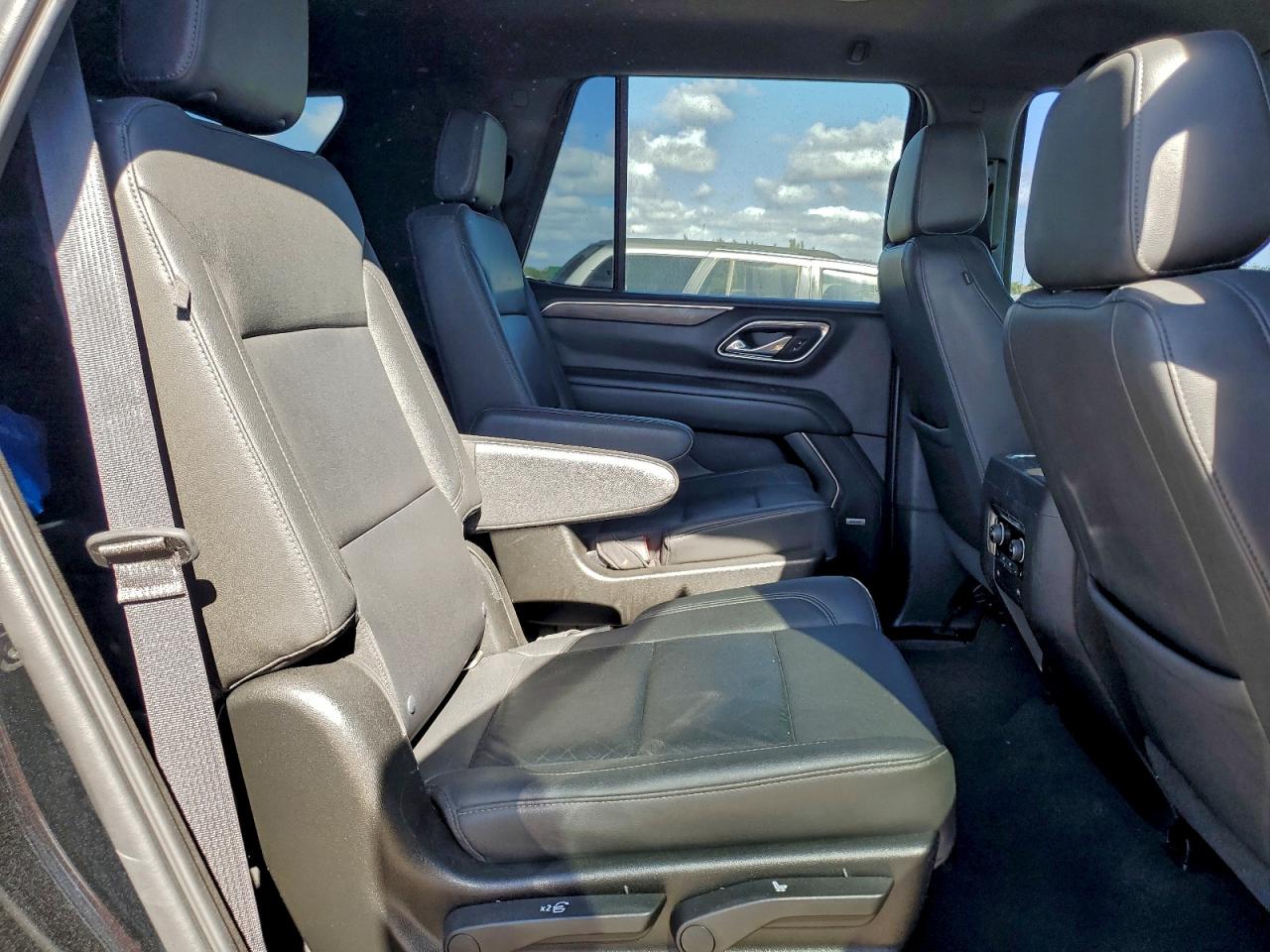 2021 CHEVROLET TAHOE C1500 LT photo 10