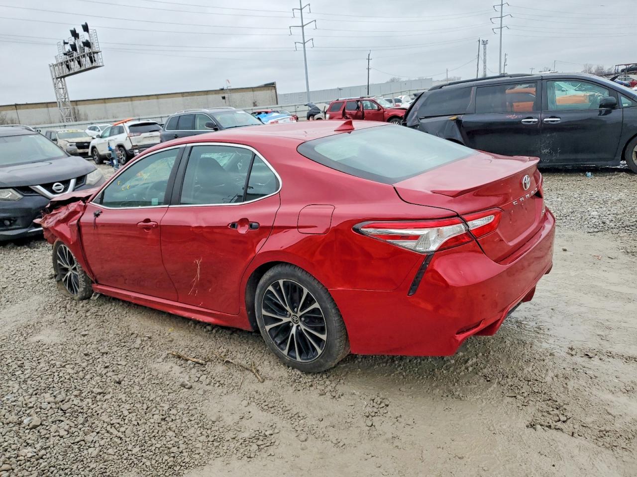 2020 TOYOTA CAMRY SE photo 2