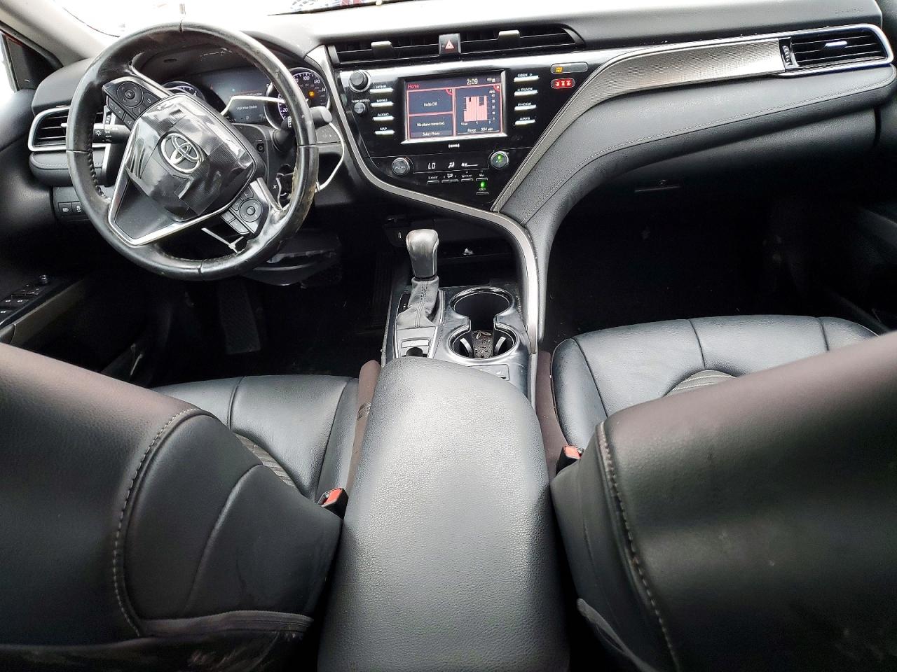 2020 TOYOTA CAMRY SE photo 8