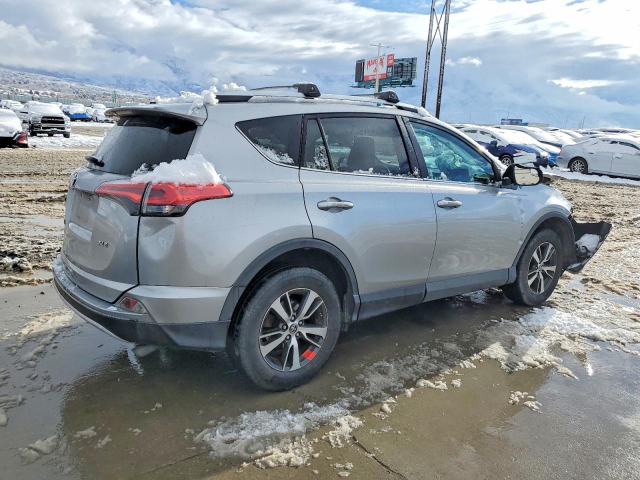 2016 TOYOTA RAV4 XLE photo 3