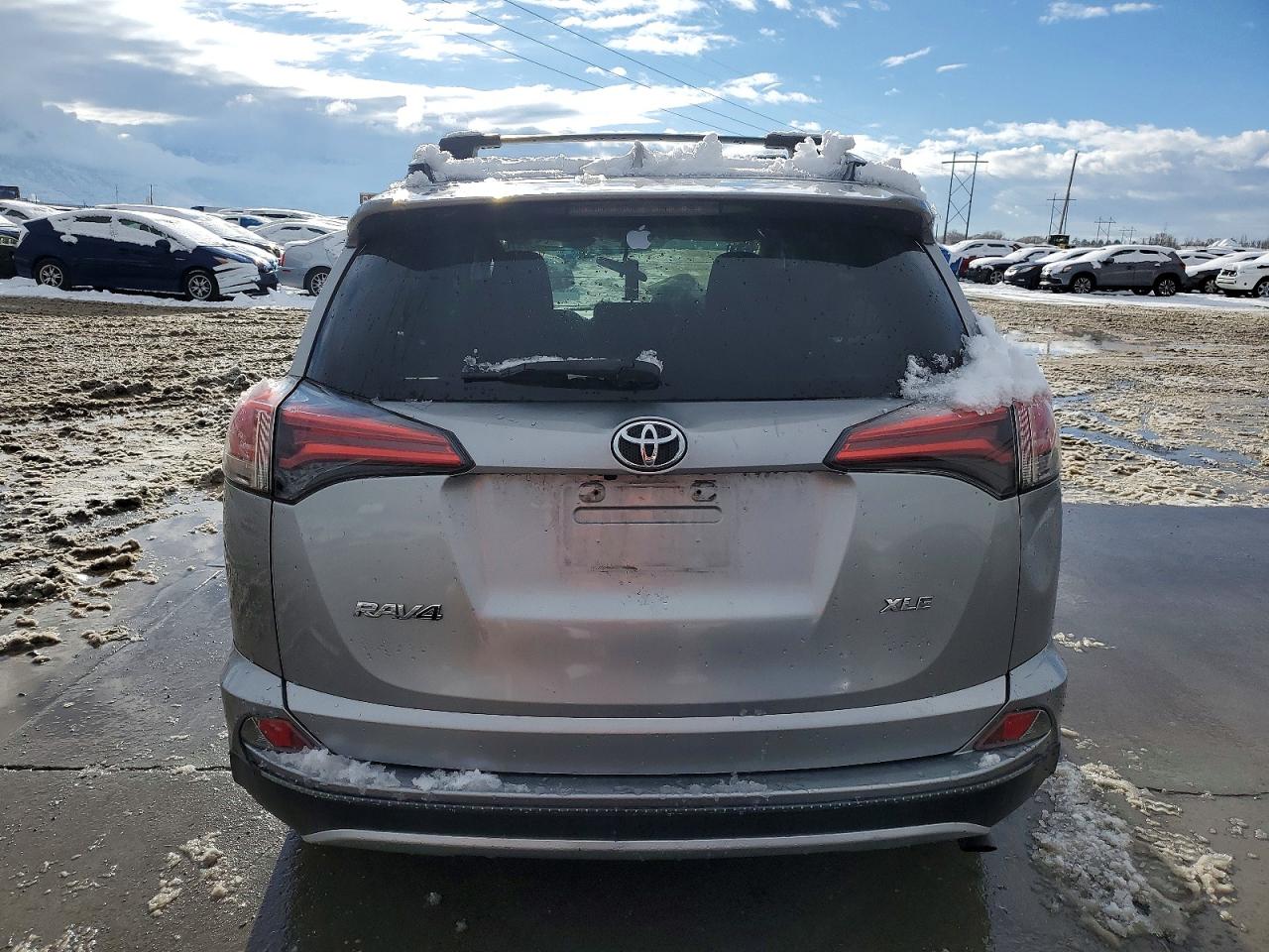 2016 TOYOTA RAV4 XLE photo 6