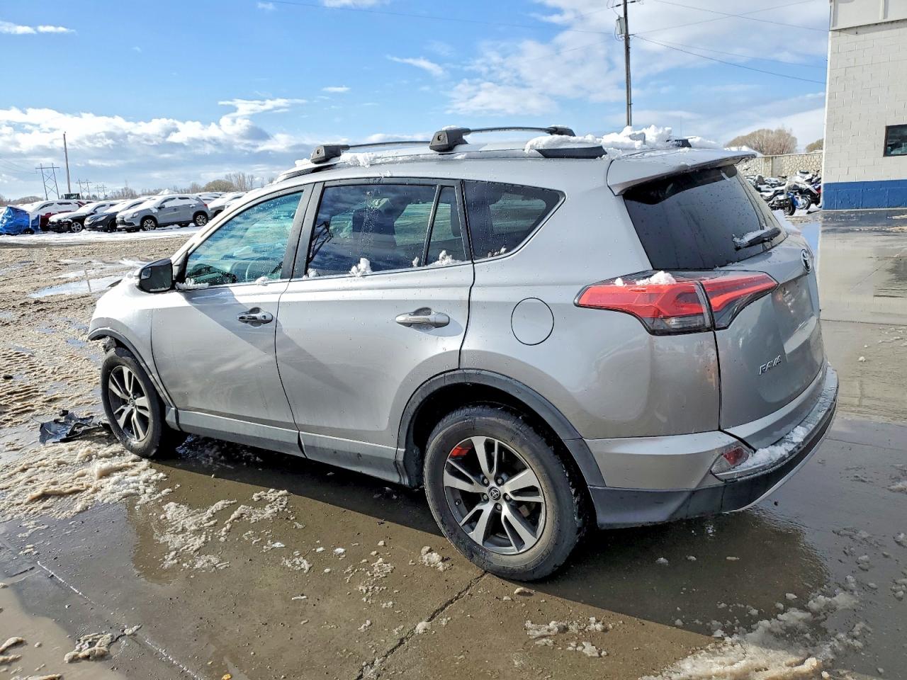 2016 TOYOTA RAV4 XLE photo 2
