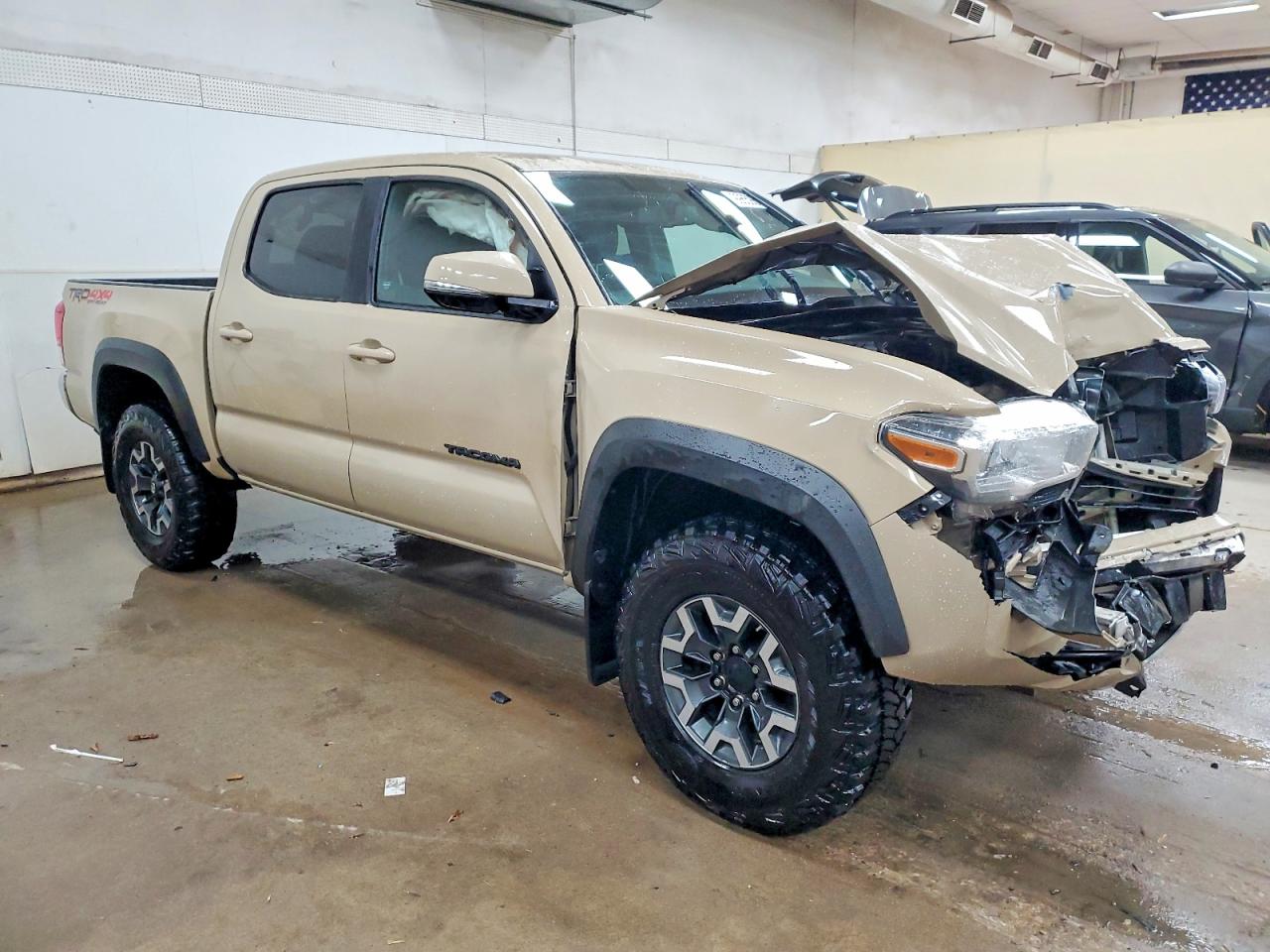 2017 TOYOTA TACOMA DOUBLE CAB photo 4