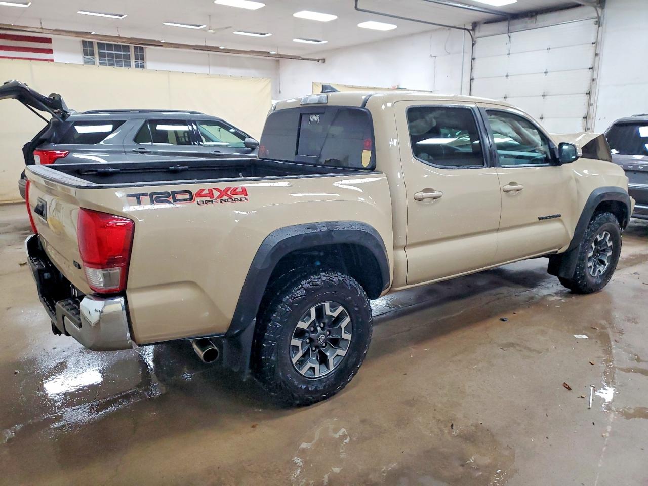 2017 TOYOTA TACOMA DOUBLE CAB photo 3