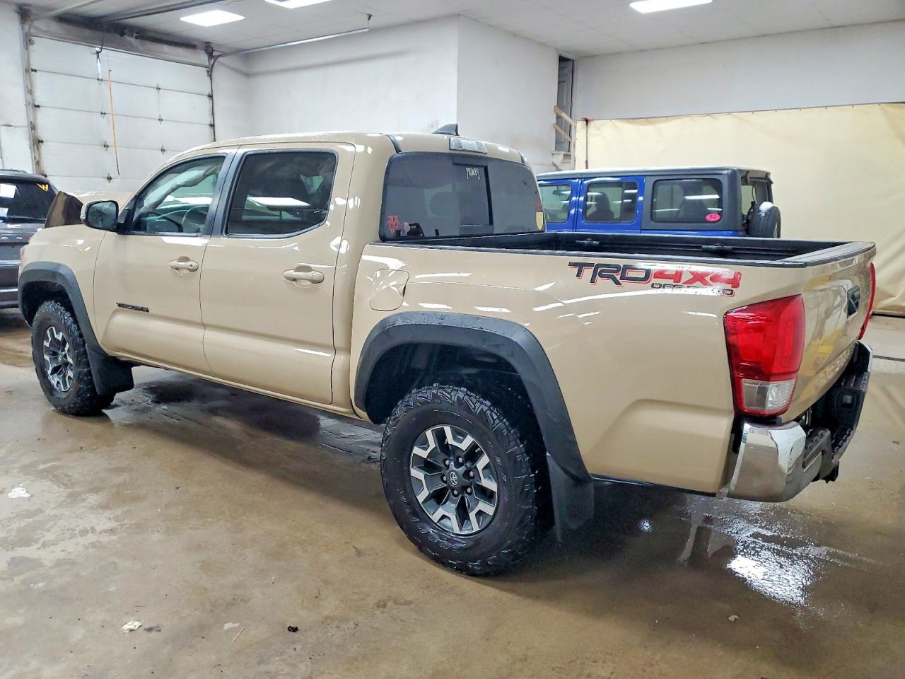 2017 TOYOTA TACOMA DOUBLE CAB photo 2