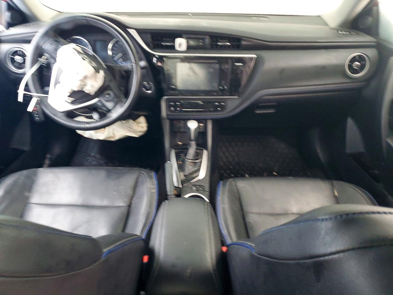 2017 TOYOTA COROLLA L photo 8