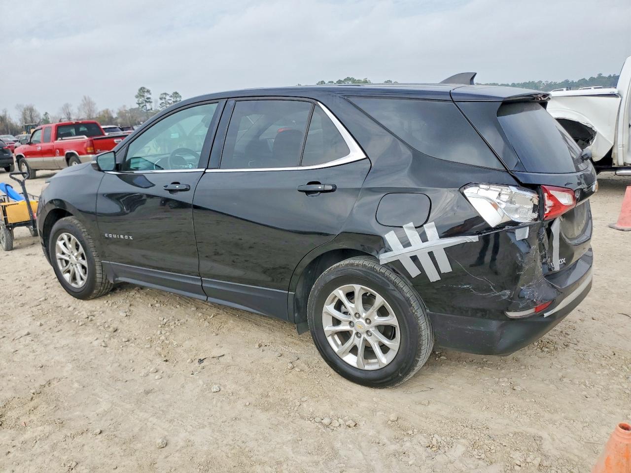 2018 CHEVROLET EQUINOX LT photo 2