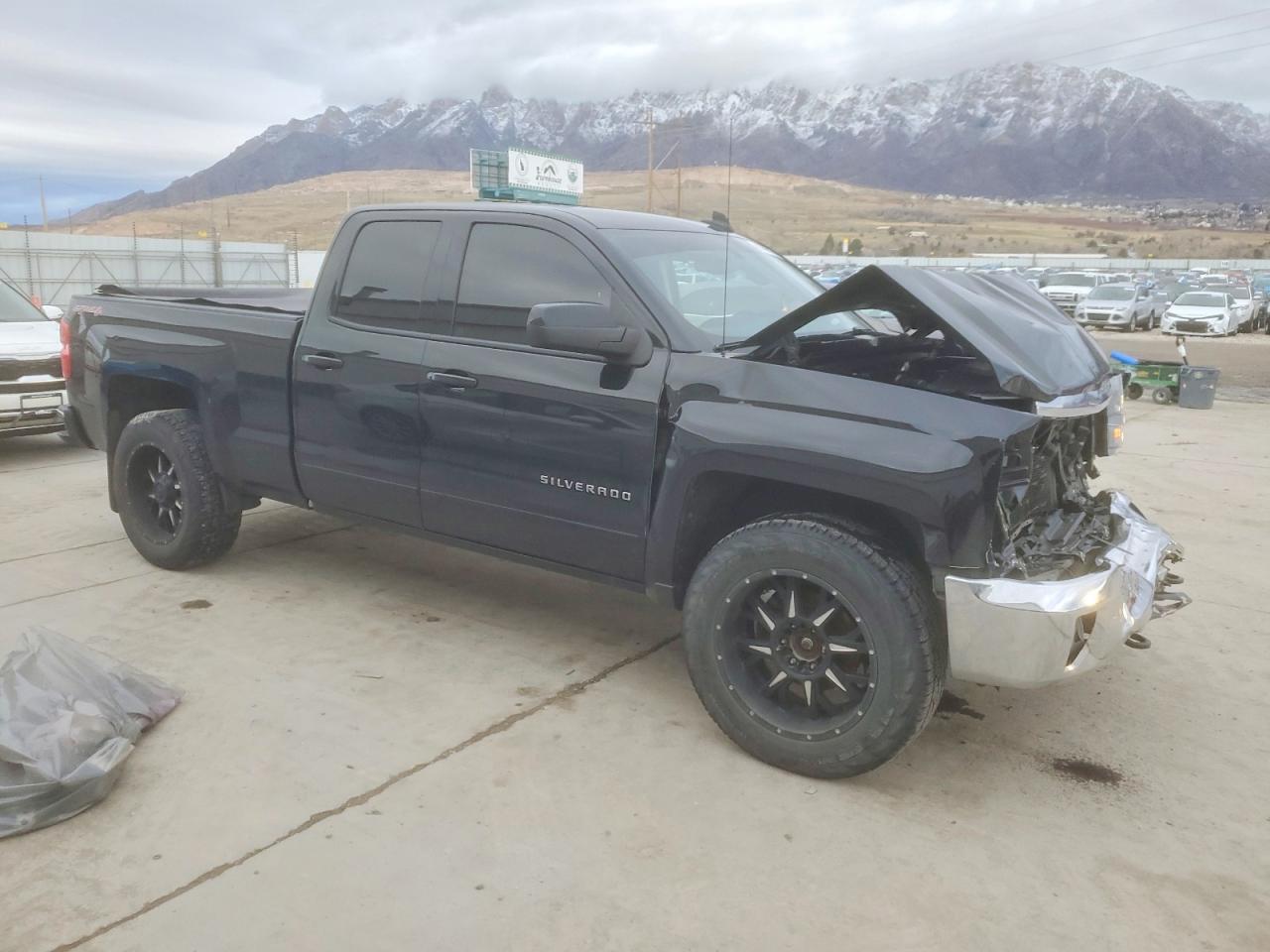 2016 CHEVROLET SILVERADO K1500 LT photo 4