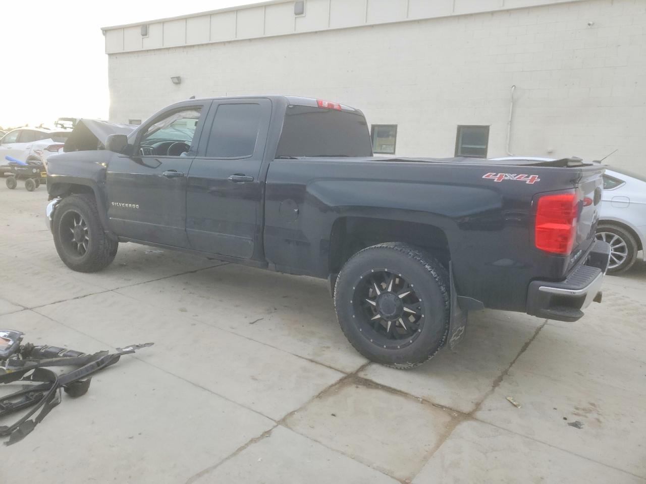 2016 CHEVROLET SILVERADO K1500 LT photo 2