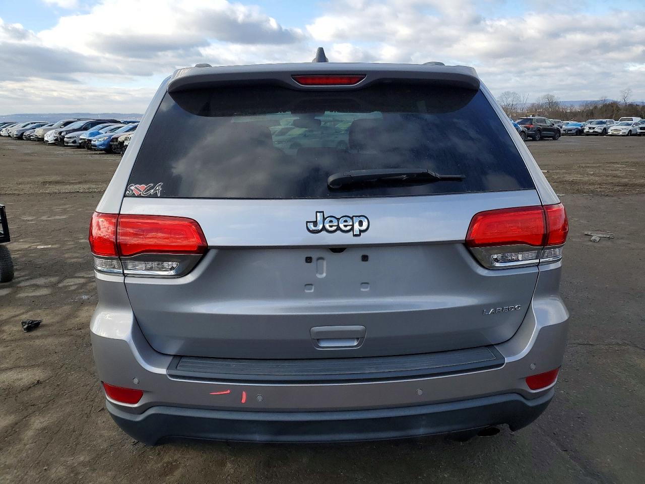 2018 JEEP GRAND CHEROKEE LAREDO photo 6