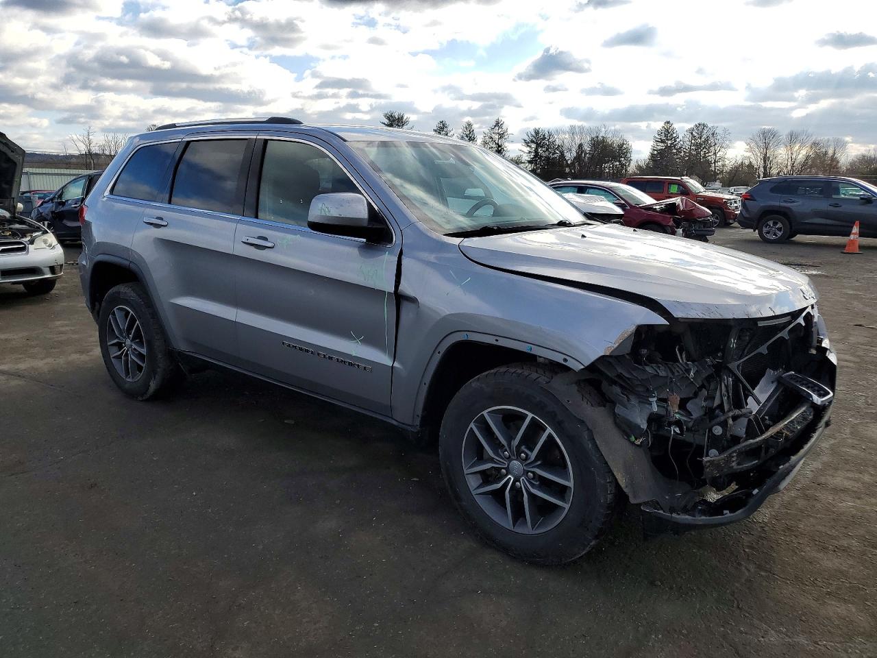 2018 JEEP GRAND CHEROKEE LAREDO photo 4