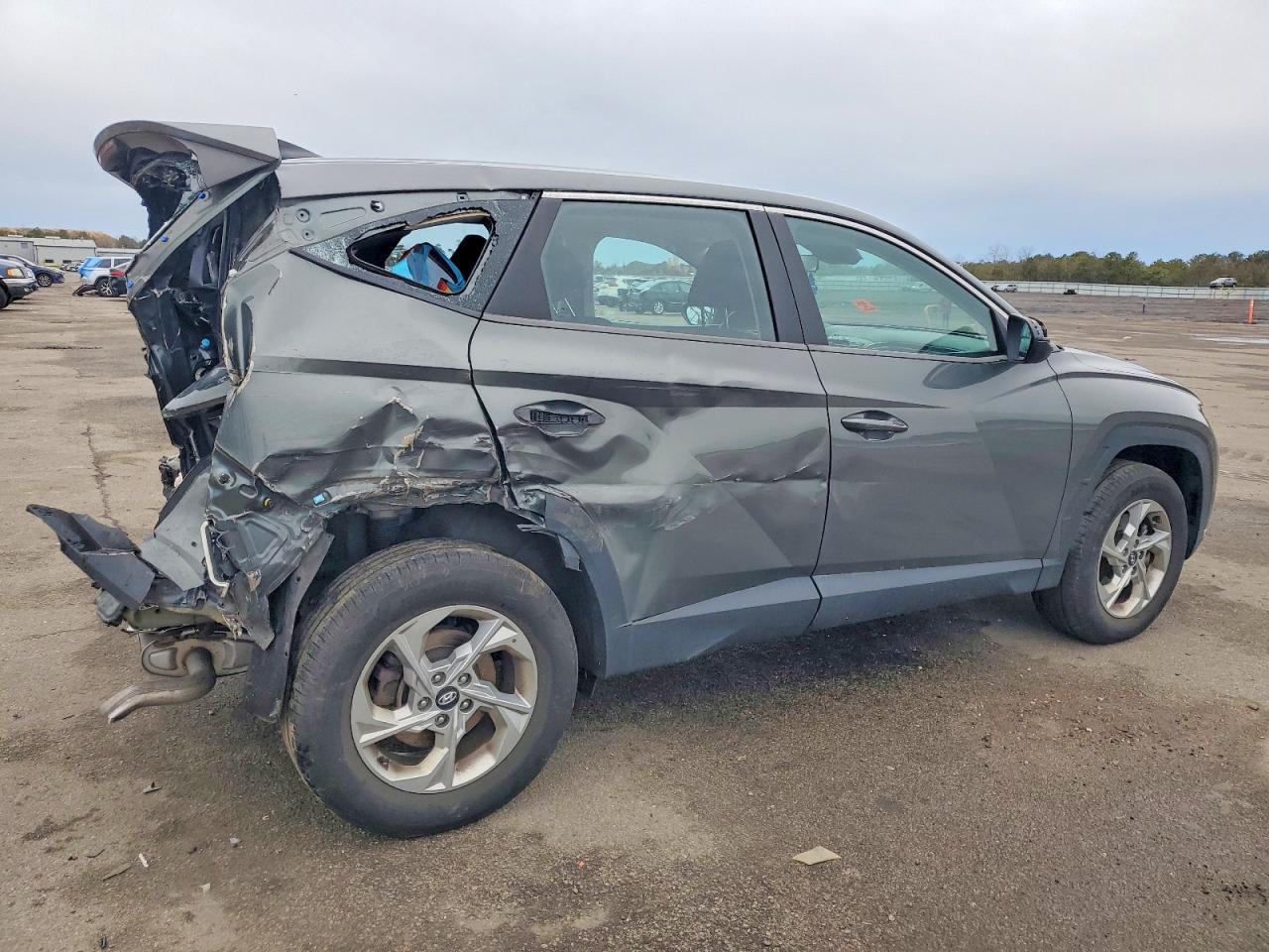 2022 HYUNDAI TUCSON SE photo 3
