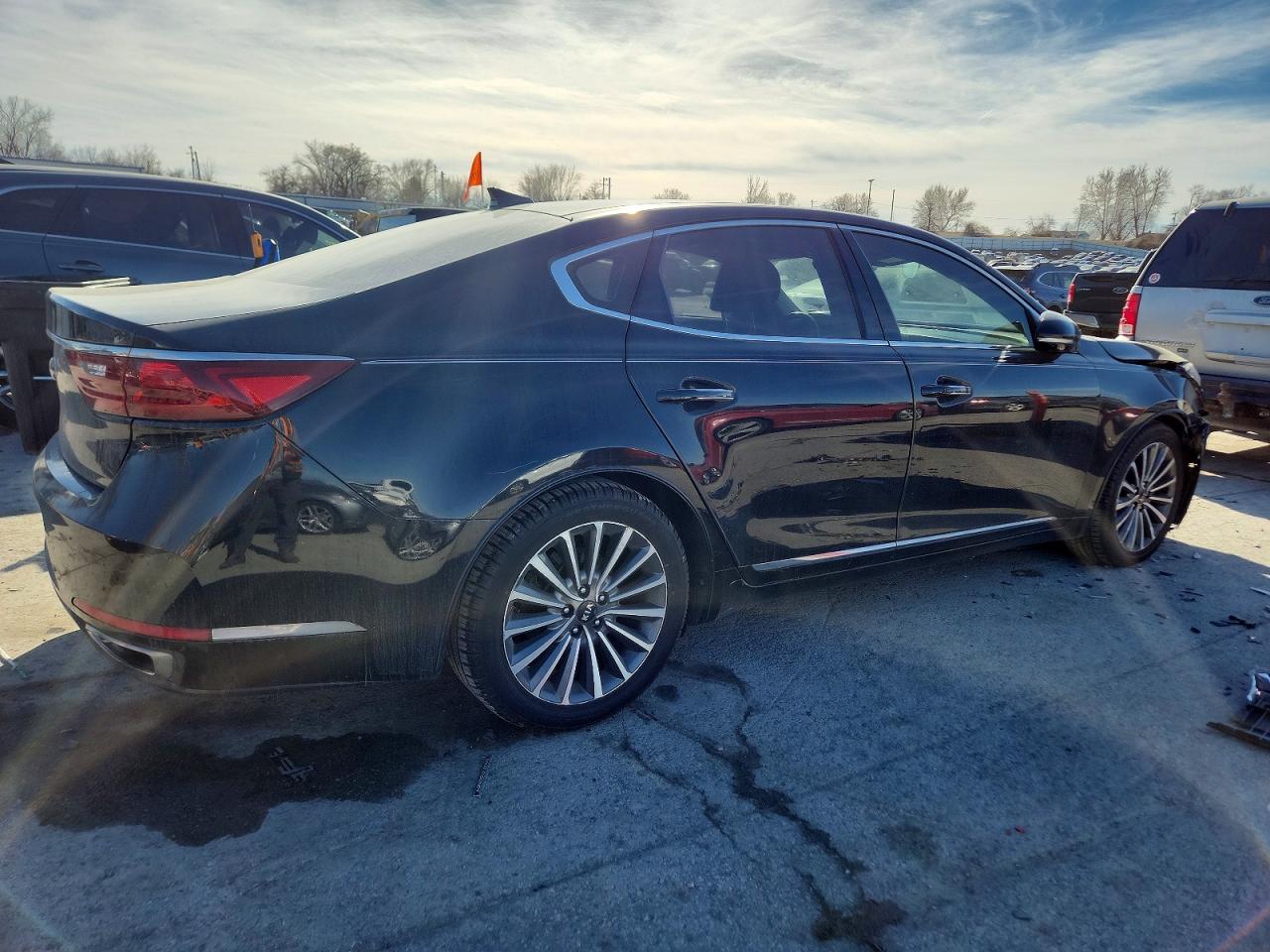 2017 KIA CADENZA PREMIUM photo 3